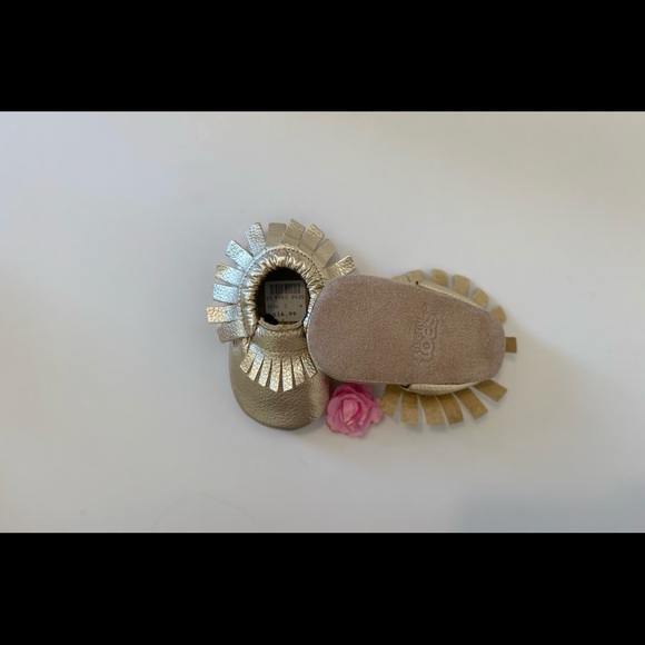 BRAND NEW Genuine Leather Gold Moccasins - Picture 2 of 2